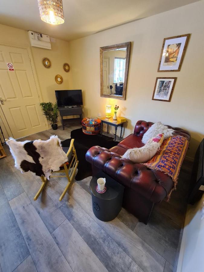 The Shambles By Spires Accommodation A Boho Styled Place To Stay Just 3 Miles From Birches Valley Visitors Centre Cannock Chase รูจลีย์ ภายนอก รูปภาพ